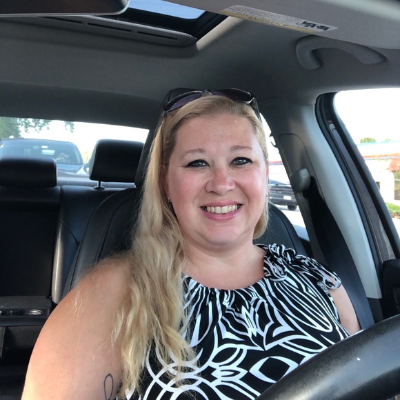 Meet your Posher, Stephanie - Picture 1 of 1